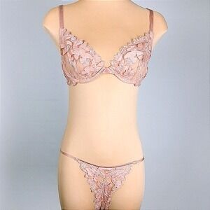 Victoria's Secret Very Sexy Floral Lace Pink Bra & Thong Set XS